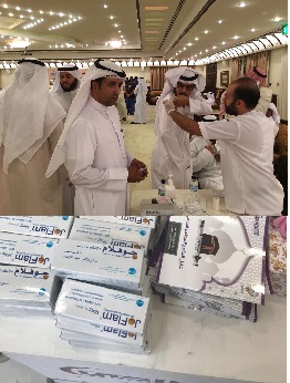 فريق المكتب الاعلامى يعطى تطعيمات الحج و يوزع مطبوعات صحية بالمسجد الكبير